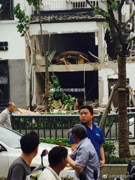 苏州人民路一饭店爆炸 疑似煤气罐爆炸引起