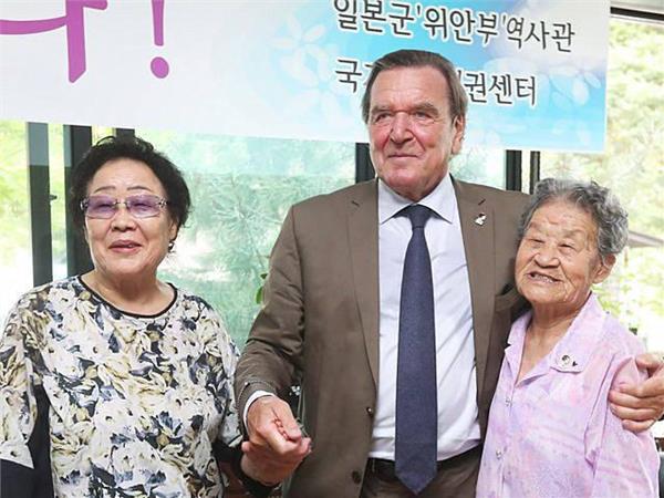 德前总理访韩看望慰安妇:希望有生之年看到日本认罪