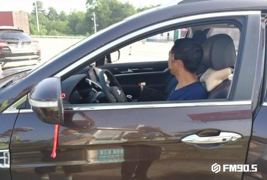 无证驾驶却赶上交警查车:我怎么知道早上7点就