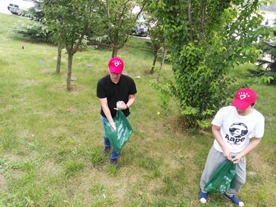 集团联合青大附中开展我为创城做贡献公益环