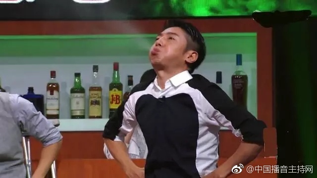 fun来了:逃犯高唱不要怕压惊 被警察一波带走 fun来了:逃犯高唱不要怕压惊 被警察一波带走图片