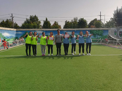 幼儿园第二届园长杯教师足球比赛顺利举办