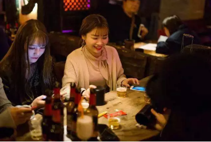 产经 能边喝酒边吃肉简直是人生无憾 这样的聚会 哥们,闺蜜都很适合哟