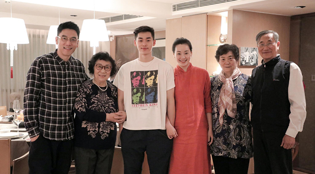 林依轮长子林子濠18岁生日 帅气有型更胜爸爸