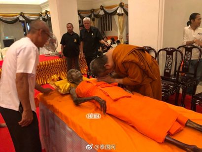 泰国出现“肉身佛”!高僧圆寂100天尸身不腐 银河传媒