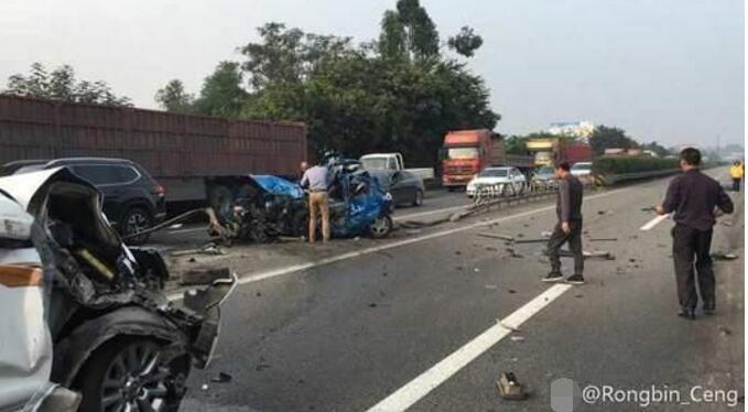 成乐高速车祸：货车驶入对向车道撞上小车致4死1伤