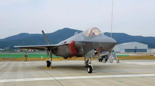 美军12架F-35A陆续抵日 “护航”特朗普访问亚洲