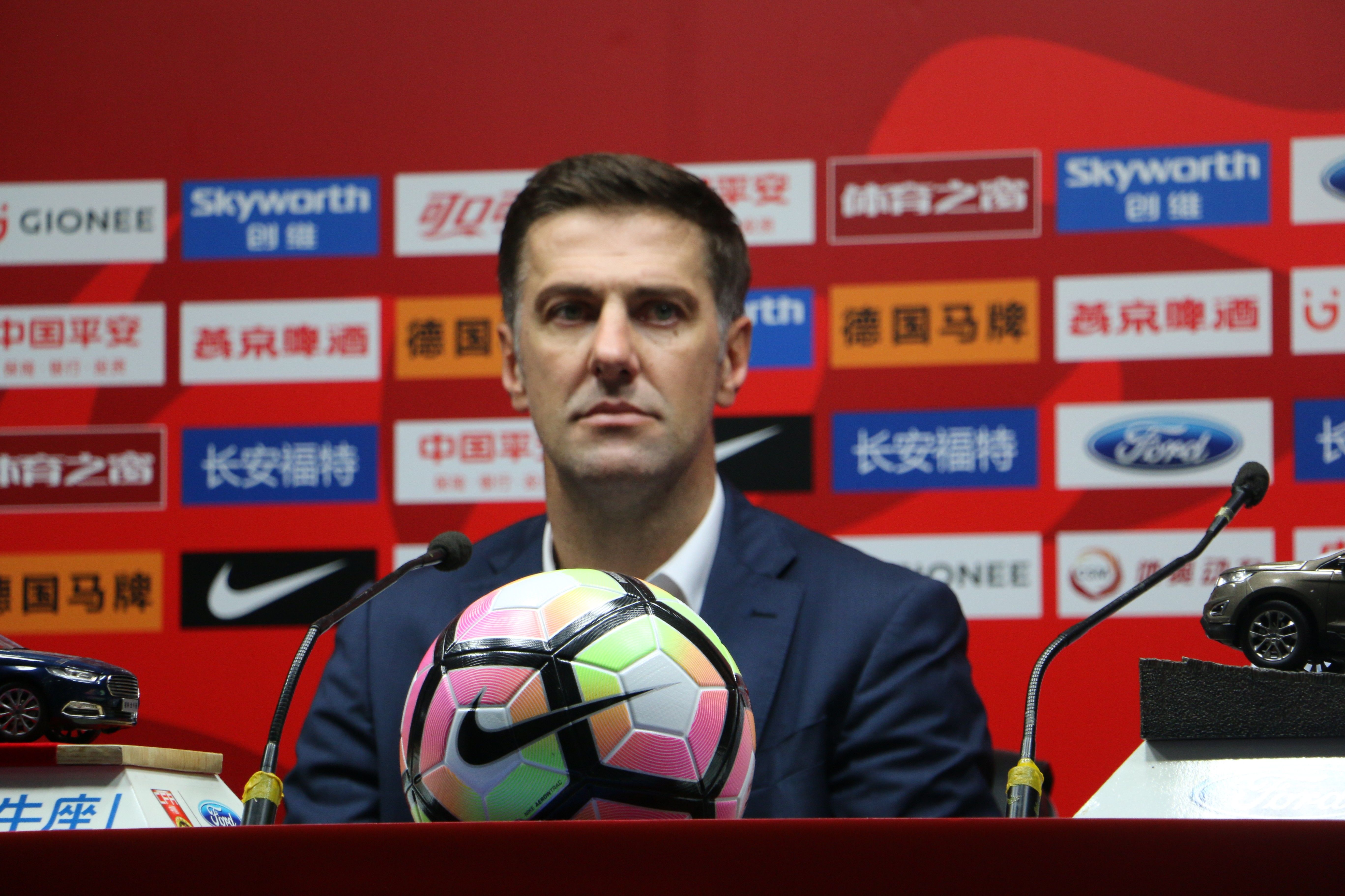 塞尔维亚主帅：我们赢得并不轻松 中国足球正在上升