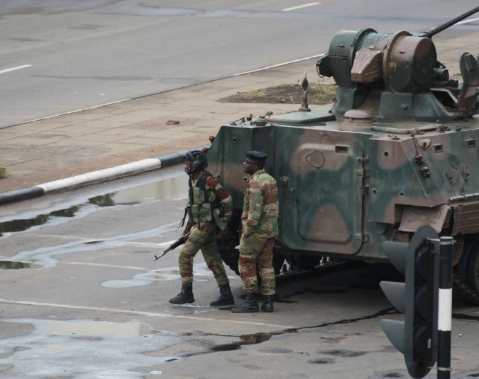 津巴布韦军方封锁道路 禁止通往政府国会和法庭