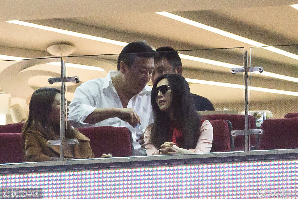 范冰冰素颜现身王源生日会 衣着粉嫩笑容甜美