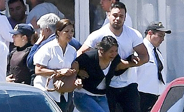 载44名船员潜艇爆炸 家属愤怒