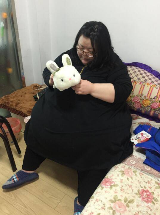 “中国第一胖女孩”瘦了 两年内从488斤减到190斤(图)_凤凰网