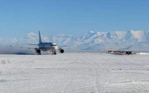 中国商用飞机首次降落南极 自组团游南极时代将到来
