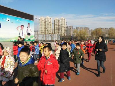 小学生每天800米、初中1000米 江苏学生冬季