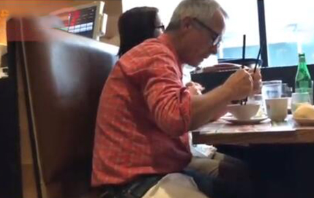 中国早茶店入驻纽约，美国人疯狂排队表示爱死中国美食