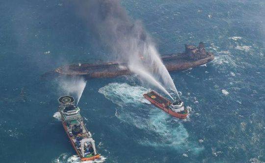 “桑吉”轮长江口撞船后已漂移65海里 火势无明显变化
