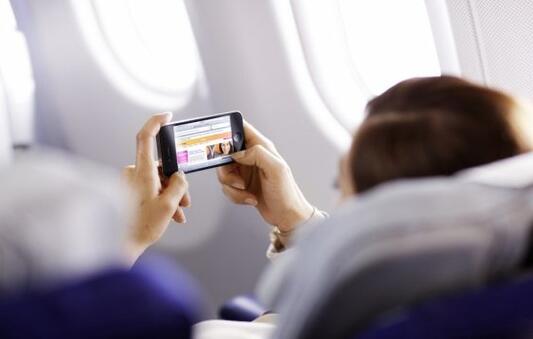 民航局发布评估指南 飞机上使用手机成为可能