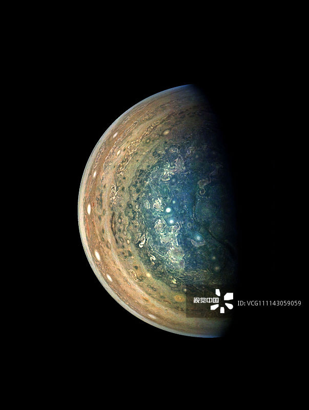 NASA发布木星南极地区图像 色彩绚丽如异色瞳仁