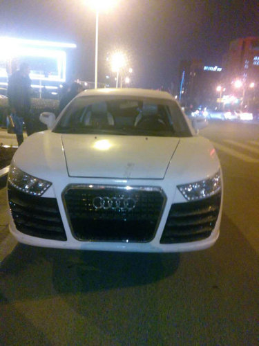 郑州三无电动车变五环奥迪上路 司机称系自己