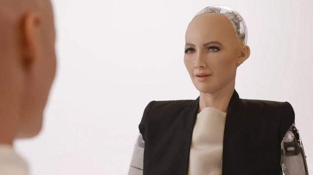 索菲娅PK脸书：谁是人工智能的“搅局者”