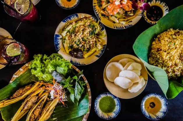 这里可能是东南亚最好吃的国家 一个胃根本不够用