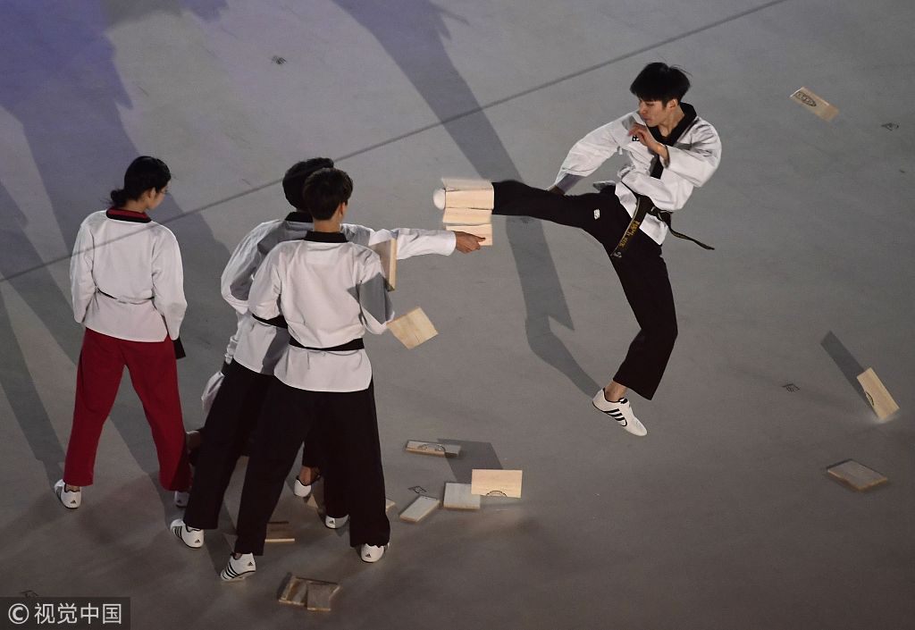 开幕式即将开始!暖场表演跆拳道
