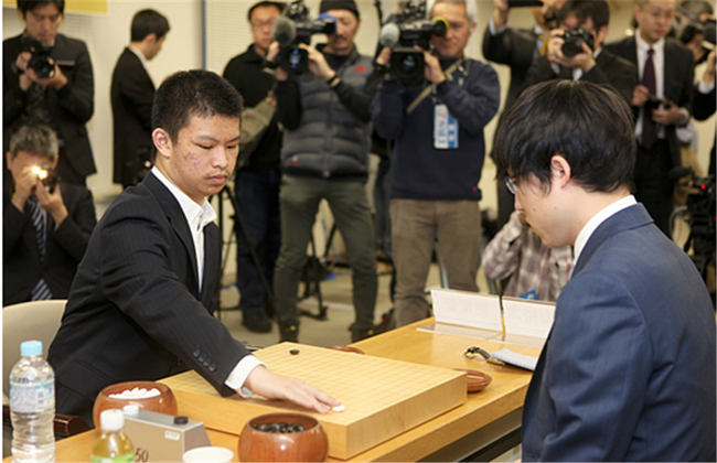 19岁中国小将斩日本围棋第1人 成最年轻世界冠军
