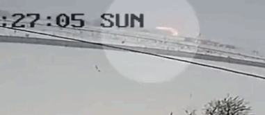 监控捕捉到俄罗斯载71人客机在莫斯科郊外坠毁瞬间