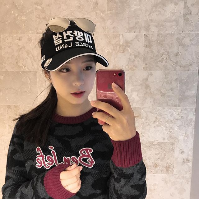 女子韩巡瓷娃娃——seo young kim