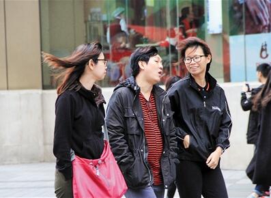 重庆多地迎来暴雨气温下滑 主城最高温仅15℃