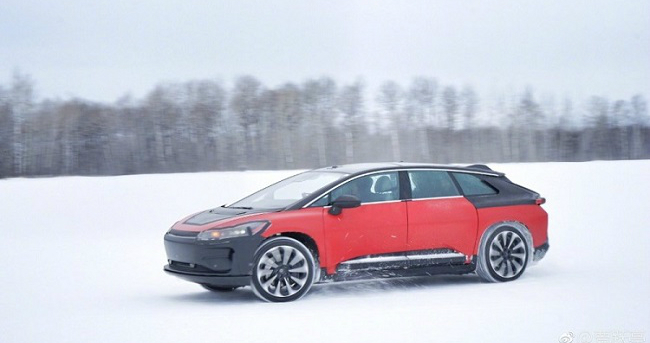 
贾跃亭美国高寒雪地晒FF91 车身涂成中国红

