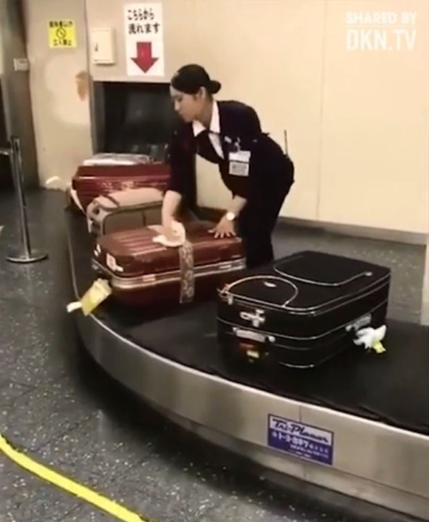 老外惊了 日本机场居然这样对待我们的行李