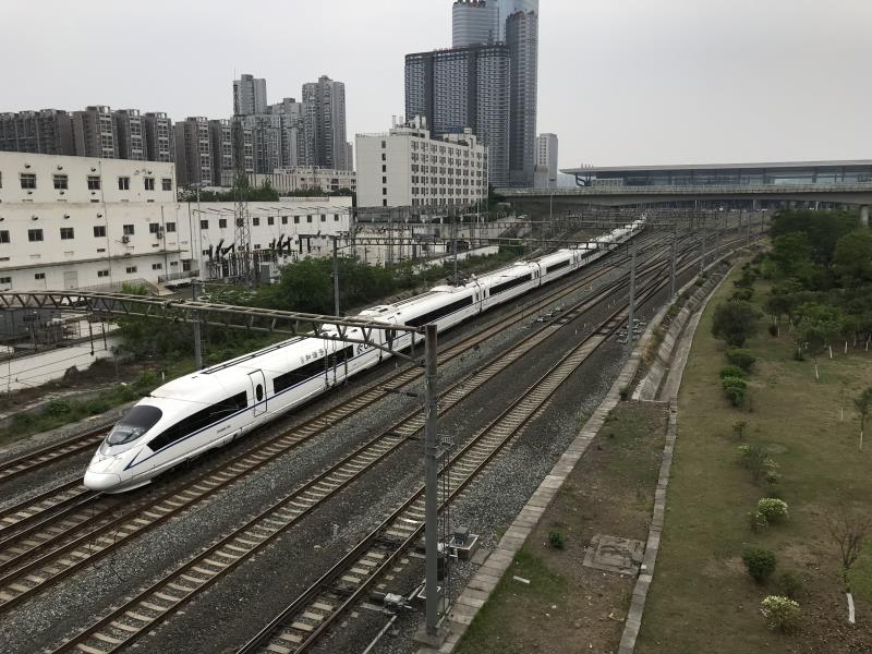 假期短线旅游火爆 成铁加开动车应对 车站+景