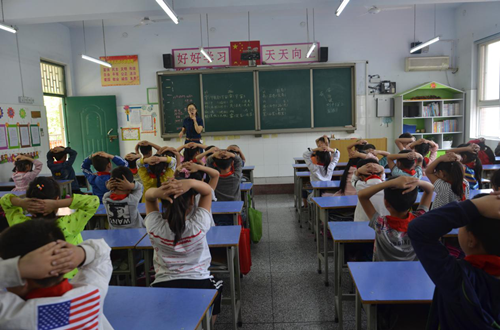 ֣���н�ɽ·��һСѧ���������ɢ����