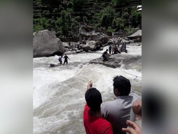 巴基斯坦旅游景区一大桥垮塌 致4人死亡36人失踪