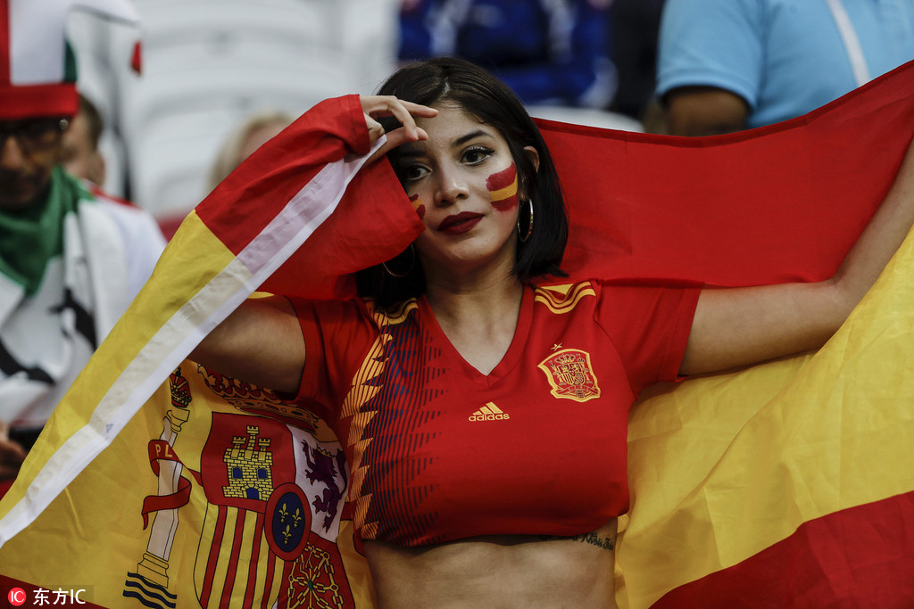 西班牙女球迷身材惹火实力抢镜(图)