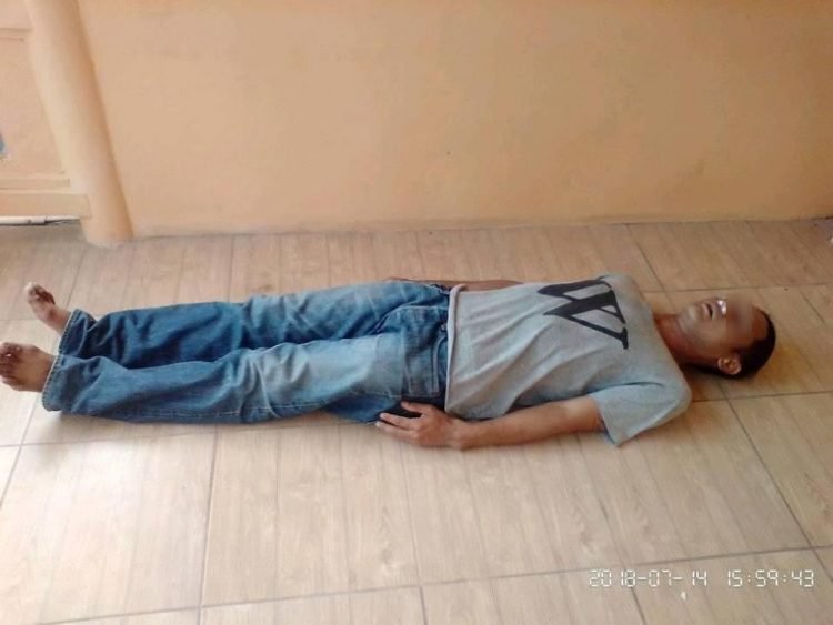 泰国男子拍照装死 指使妻子联系亲友要钱办葬礼