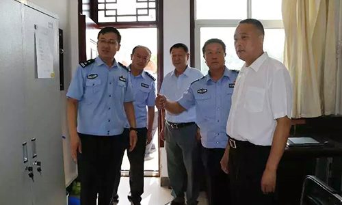 榆林市副市长张明慰问武警消防官兵和基层公安