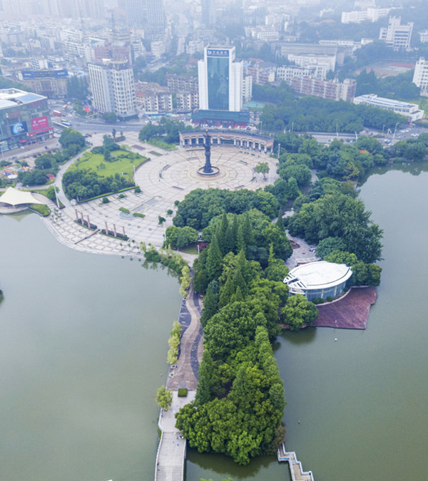 芜湖 俯瞰芜湖镜湖公园城市风光无限好_手机凤凰网