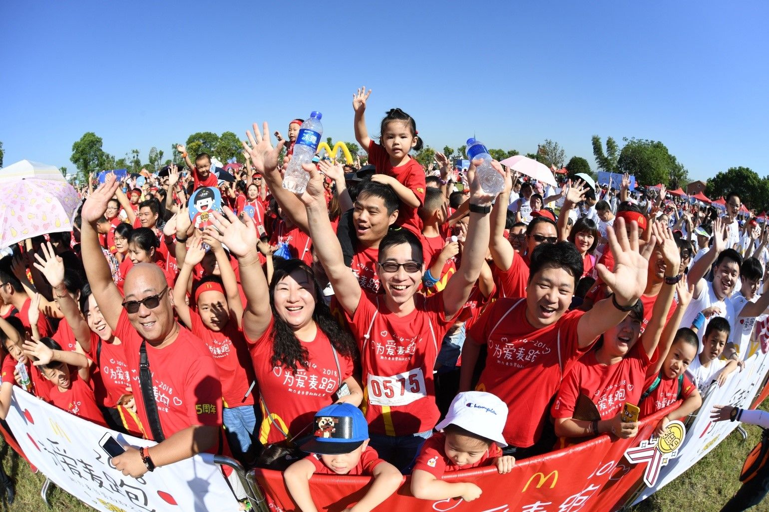 麦当劳“为爱麦跑”五周年三千人武汉开跑_湖北频道_凤凰网