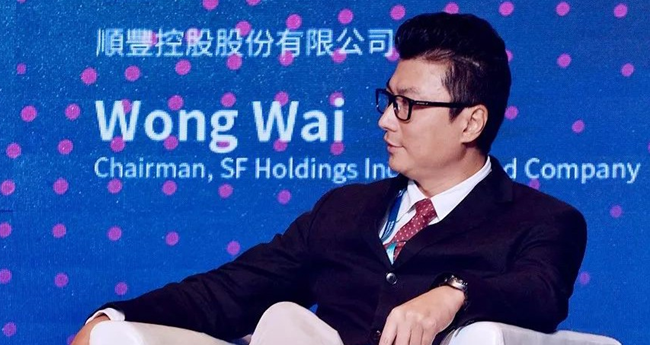 


借父亲10万创业, 终成行业老大, 拒绝与马云、马化腾合作