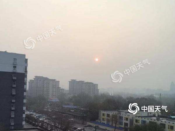 北京重污染来袭 降温降雨大风3连击