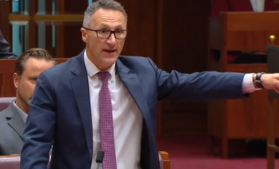 澳大利亚议会爆发口角 议员大骂