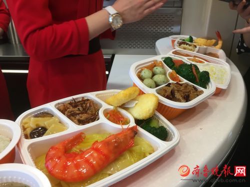 从青岛大虾到济南把子肉：济青高铁上美食汇聚