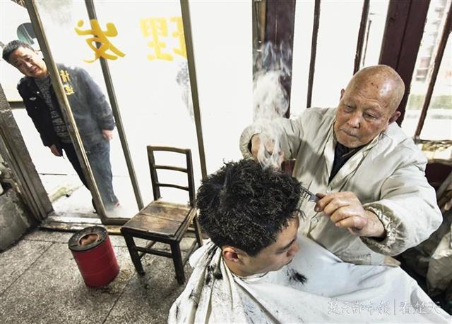 庆新理发 [责任编辑:潘诗韵] 用微信扫描二维码 分享至好友和朋友圈