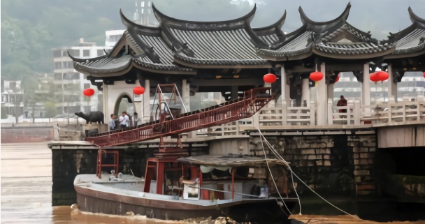 潮州“国保”广济桥被撞 肇事船无人驾驶