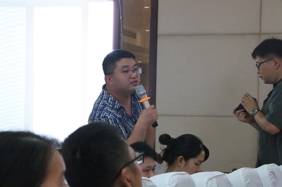 听众提问在随后的学术交流研讨会中，中南大学湘雅医院的胡成平教授、中