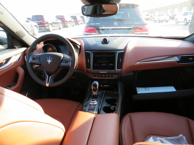 17款玛莎拉蒂莱万特3.0T现车颜色齐全-图8