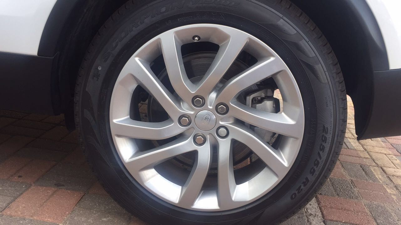 路虎加版发明五现车到店最低售价68万起售