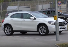 奔驰改款GLA路试谍照 年内或将发布